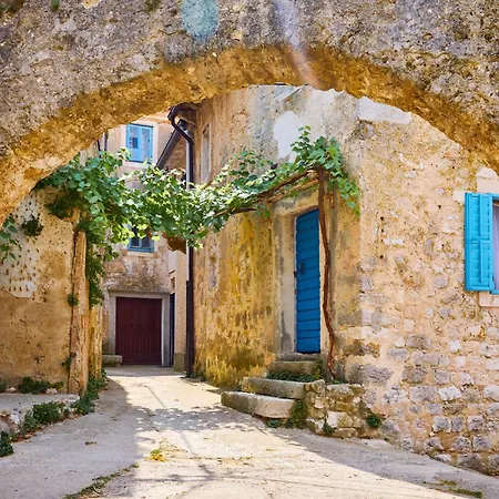 In 16819 Rabac