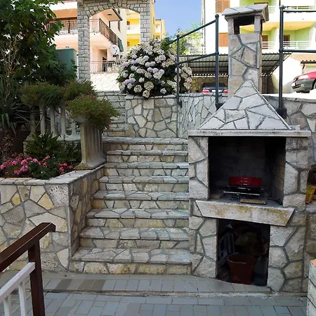 In 16819 Apartman *